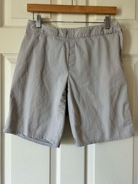 Liz Claiborne Light Gray Flat Front Women’s Shorts – Size 6